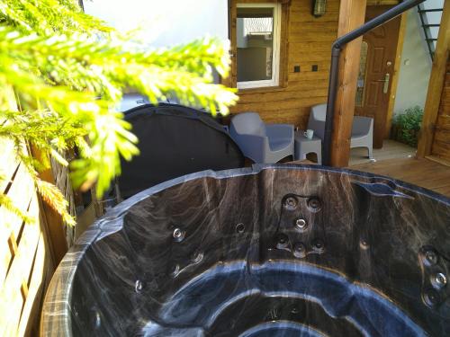Miętowy domek z balią jacuzzi