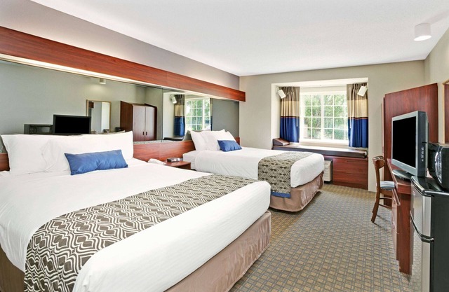 Microtel Inn & Suites by Wyndham Roseville/Detroit Area