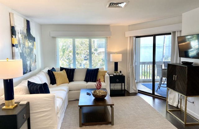 Mid Century Modern meets Beach Chic - Practically Oceanfront with pool access