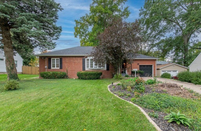 Mid Century ranch central to everything!