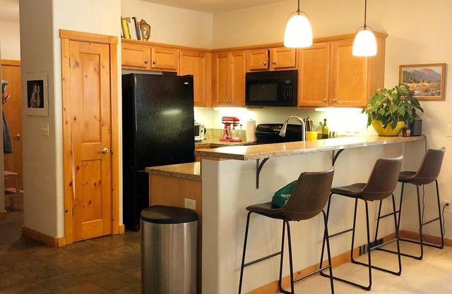 Mid term rental on ground floor 2 bedroom garden unit in resort like community.