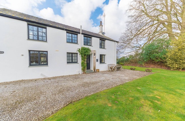 Middlefield Cottage, rural location close to lake