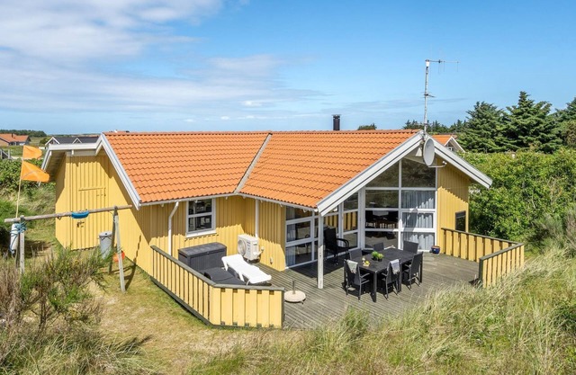 "Midja" - 800m from the sea by Interhome