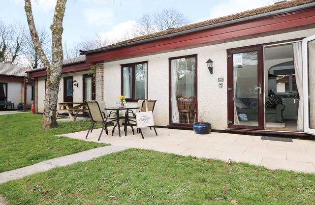 MILES RETREAT, pet friendly, with pool in Hayle