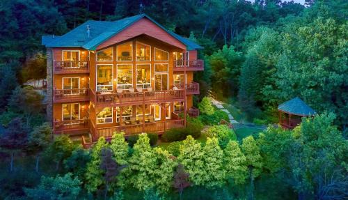 Million Views Hot Tub Game Room Sleeps 25