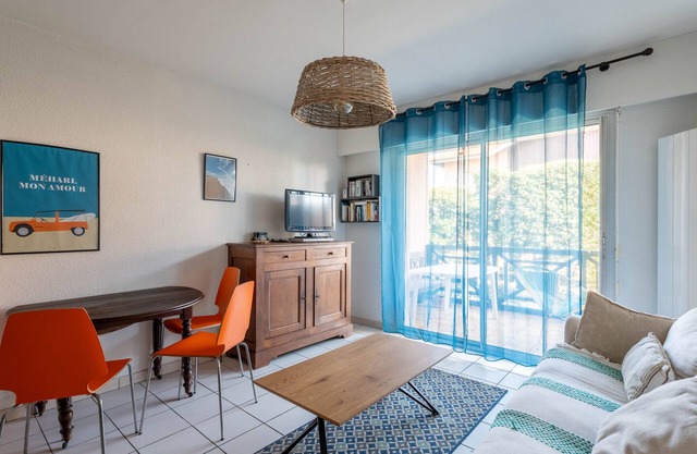 Mimizan Beach T2 with Terrace and Parking Near Ocean