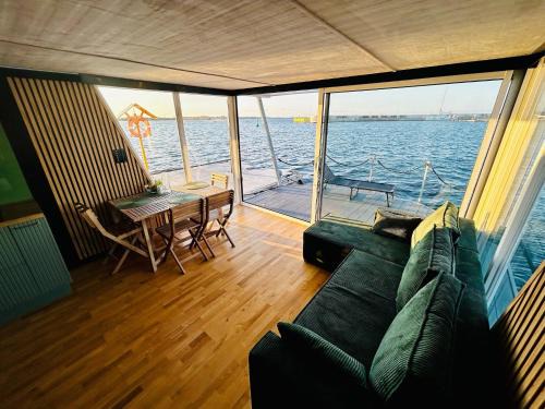 Mindset Houseboat - nocleg i apartament na morzu