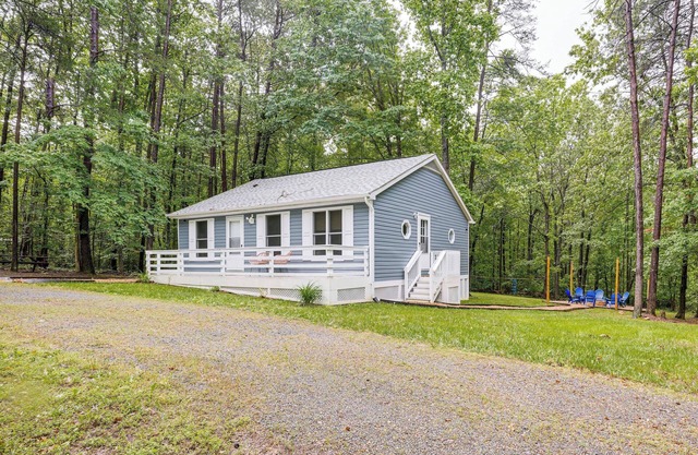 Mineral Cottage w/Fire Pit: Steps to Lake Anna!