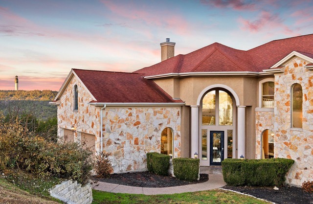 Mini Mansion ~ 3 Kings ~ Games + Movie Theater ~ 65” TV ~ Marina 7 mins