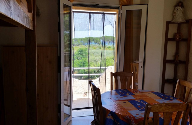 Mini Villa direct access to the sea 150 m, Courtyard, WIFI, Parking, closed garage