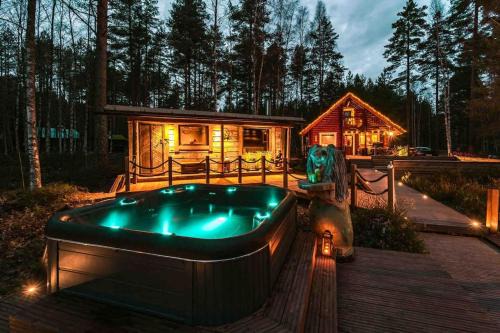 Minivilla Peikonpesä ulkoporeallas & pihasauna
