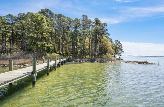 Minutes from Downtown St. Michaels | Private Dock | Kayaks | 1000 Ft of Shorelin