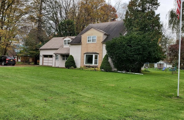 MINUTES FROM WATKINS GLEN COME VISIT THE ODESSA OASIS. Spacious home!