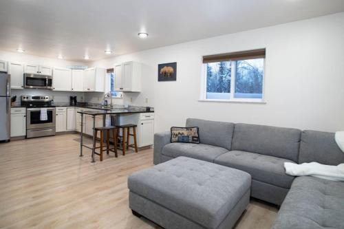 Minutes to Ft Wainwright