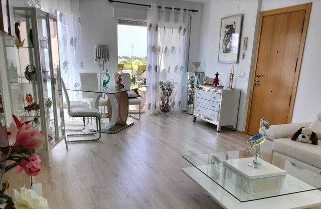 Miramar attractive apart, 4 people, garage, village beach nearby, country views