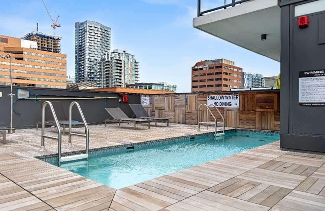 Miso 2 BD - Skyline View, Patio, Gym, Pool & AC