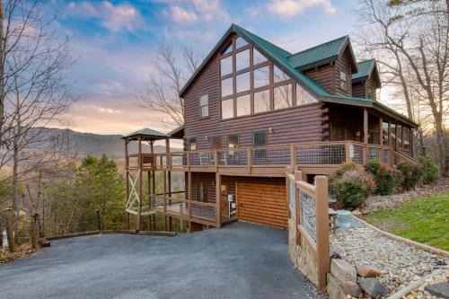 Misty Mountain by AvantStay Hot Tub Mountain Views Theater Pool Table