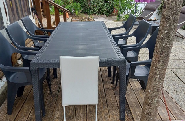 Mobile home rental in a 4-star campsite les embruns facing the forest.