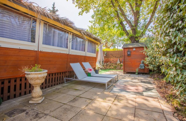 Mobilhome Puget-sur-argens with Shared Pool, Wi-Fi and Air Conditioning