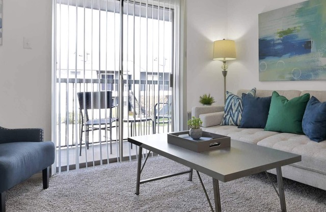 Model Unit|Luxury Near Nasa & I-45|Balcony|Communal Pool|Laundry Onsite|Fitness CenterlFree Wifi
