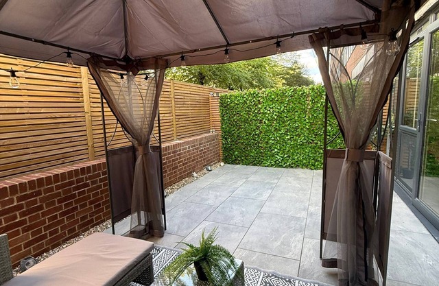 Modern 1 Bed Apartment with Garden in Gravesend