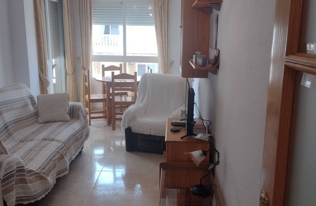 Modern 2 bed/2 bath apartment with wi fi.