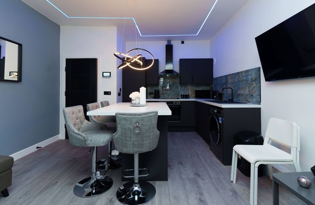 Modern 2 Bed Apt in Leeds with on street Parking