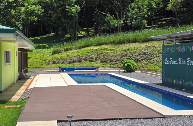 Modern 2 Bedroom Guest House w/Salt Water Pool & Pickleball Court