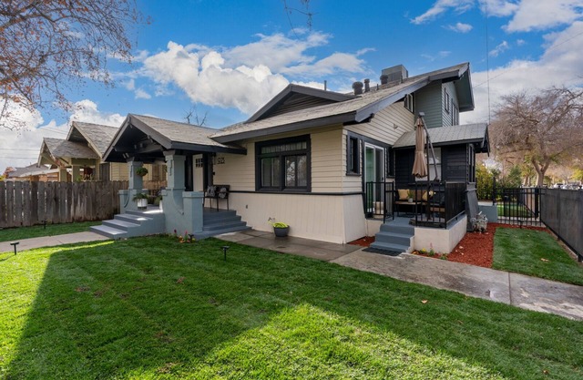 Modern 2-bedroom house in Tower district Fresno with WiFi, AC