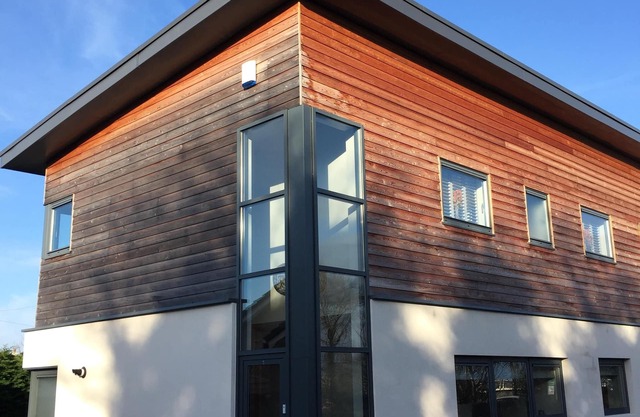 Modern 2 bedroom luxury accommodation, close to the beach