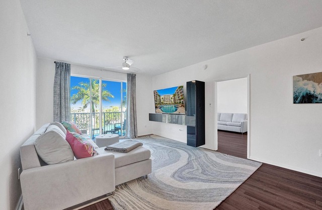 Modern/2 Bedrooms/2 Bathrooms/Boat Parking/Coastal Luxury