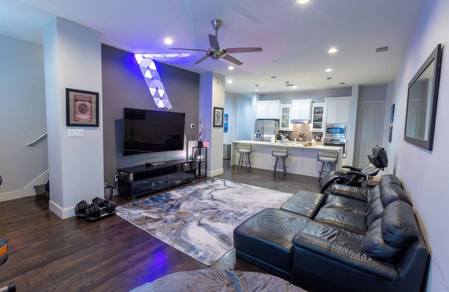 Modern 2 BR, 4 Story Smarthome with Rooftop Hot Tub, Game Room and Skyline Views