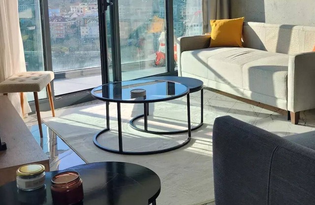 Modern 2Bed Condo in an Ultra Luxurious Building