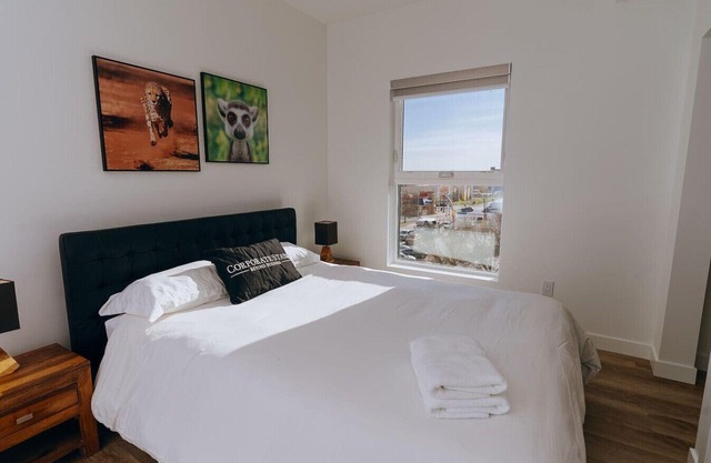 Modern 2BR Apt Steps from Osborne Village
