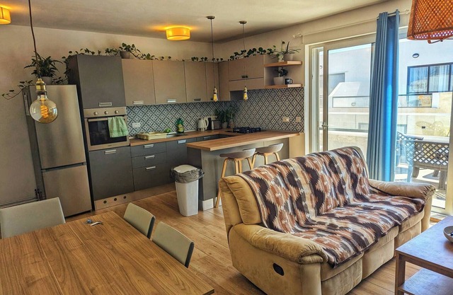 Modern 3 bedroom penthouse with Rooftop views