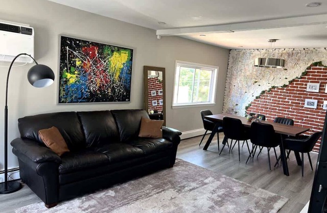 Modern 3BR Home Near Airport & Downtown w/Parking