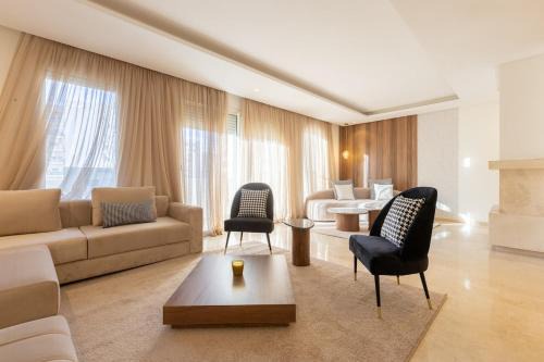 Modern 3BR with High Amenities and Stylish Decor