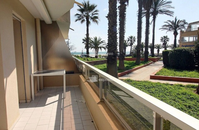 Modern air-conditioned seaside apartment in Canet, pet-friendly, parking included