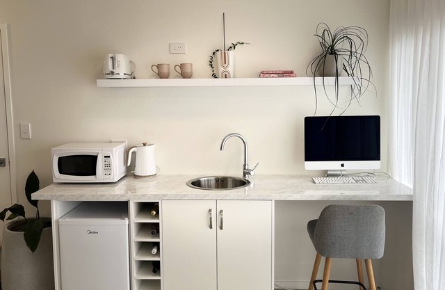 Modern, airy & cozy oasis - Pāpāmoa Beach Studio