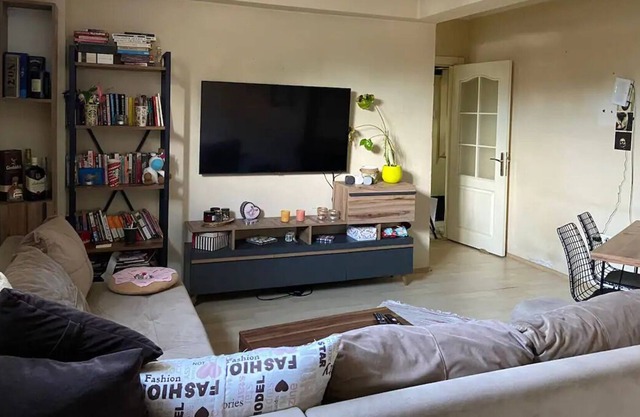 Modern and quiet house. Behind the M7 Metro Line