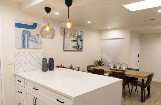 Modern and Spacious Home for Groups and Families