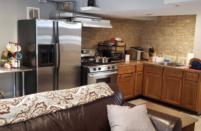 Modern and Stylish Private1BR Garden Apt in Logan Square With Free Parking