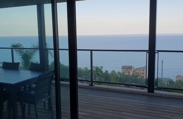 Modern apartment with 180 degree sea view