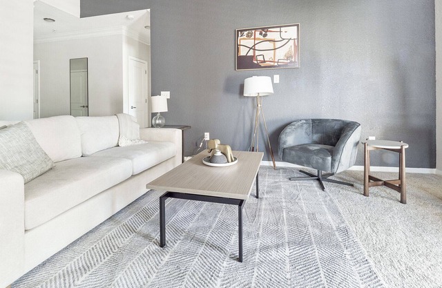 Modern Apartment in Prime Location (ID1175X981)