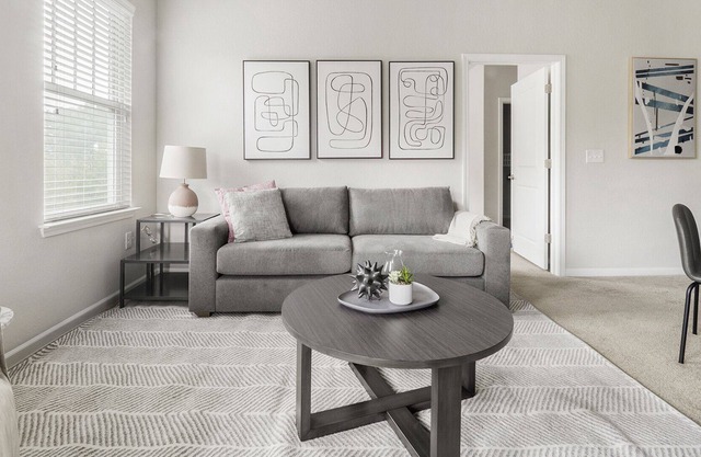 Modern Apartment in Prime Location (ID5679X21)