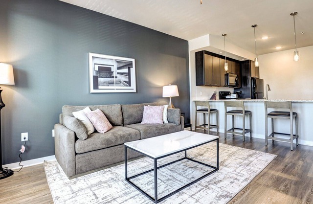 Modern Apartment in Prime Location (ID7144X06)