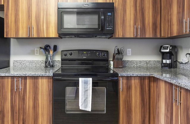 Modern Apartment in Prime Location (ID7205X60)
