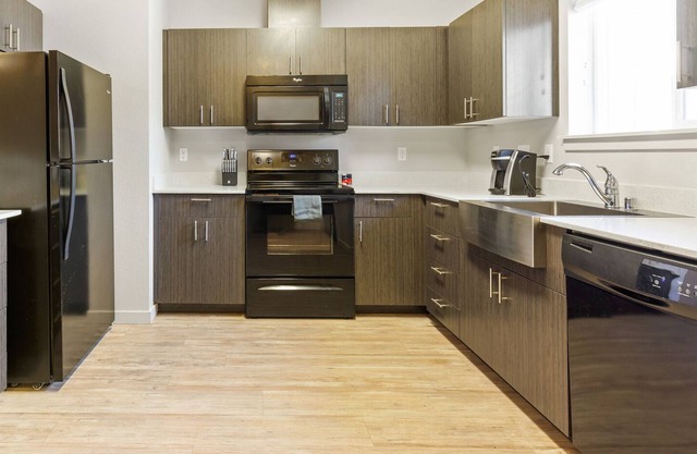 Modern Apartment in Prime Location (ID7029X00)