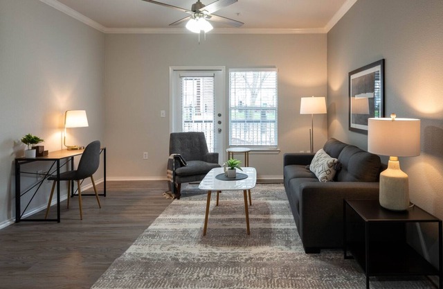 Modern Apartment in Prime Location (ID2642X97)