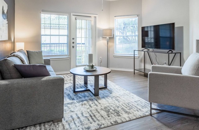 Modern Apartment in Prime Location (ID7779X37)